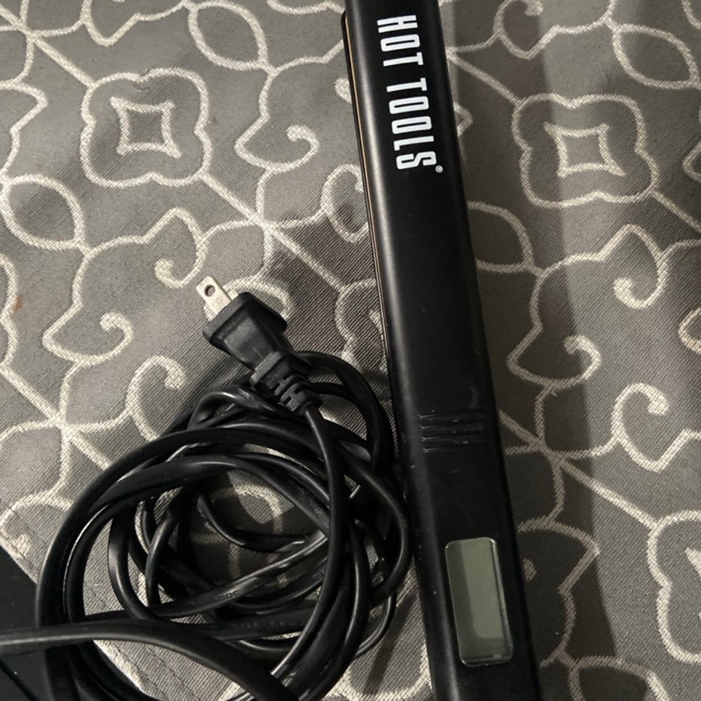 Hot Tools Black Hair Straightener /Ceramic 1" Flat Iron